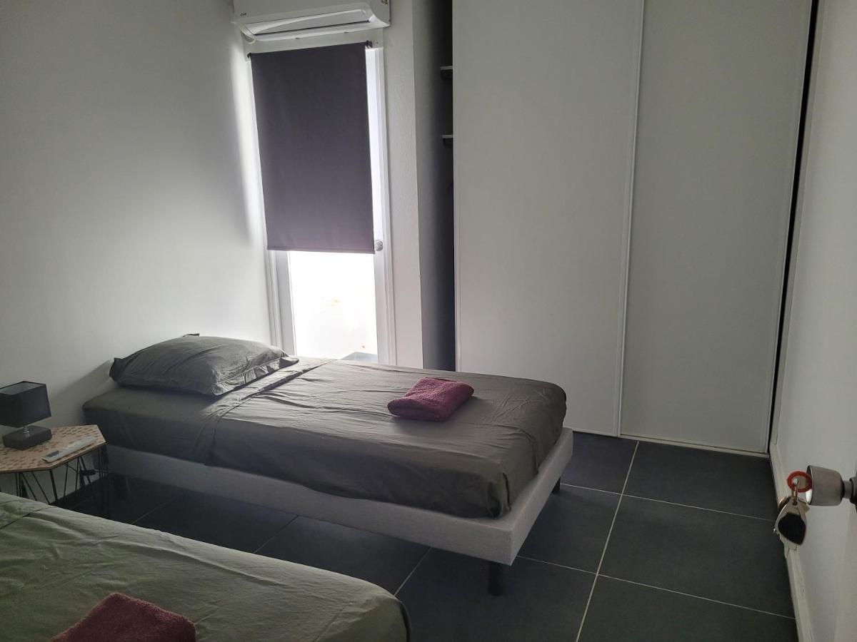 Le 9Eme Etage Du Bonheur Bed and Breakfast Πουάντ-α-Πιτρ Εξωτερικό φωτογραφία
